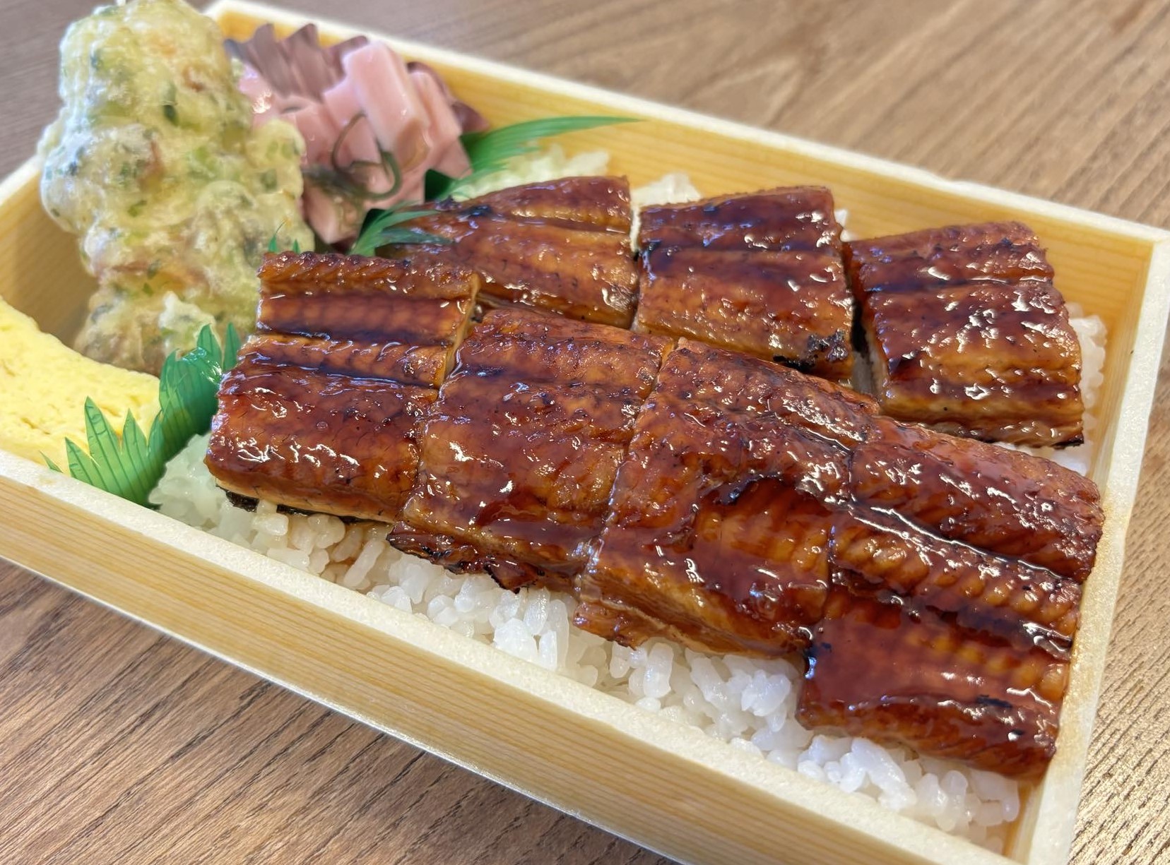 夏を乗り切る うな重弁当 | 仕出し弁当を金沢市中心に宅配いたします | 弁慶